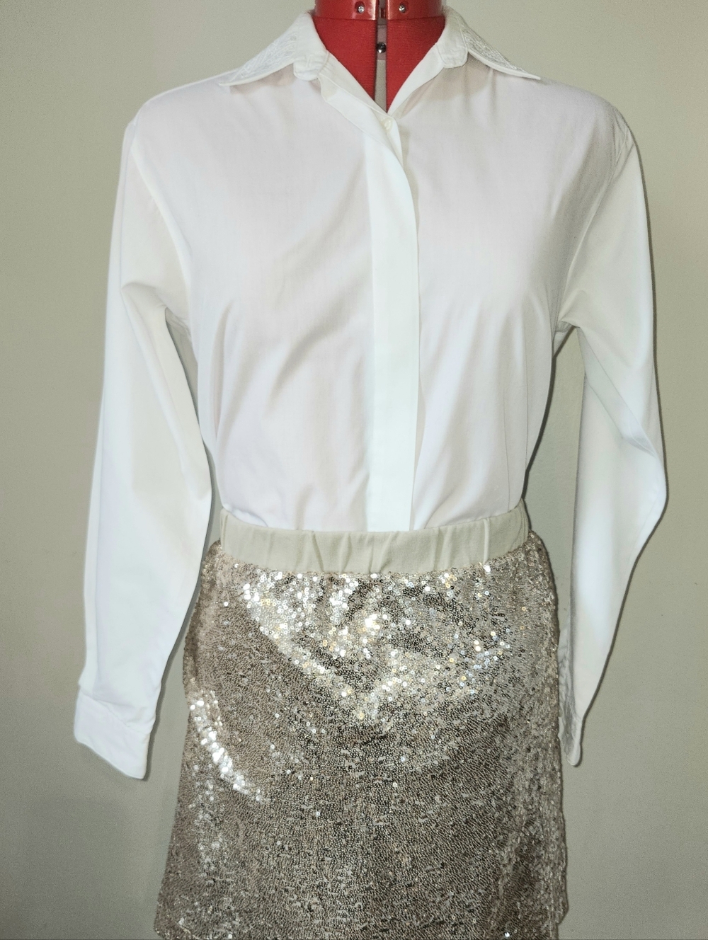 Women's Crisp White Blouse With Embroidered Color And Tailored Stitching